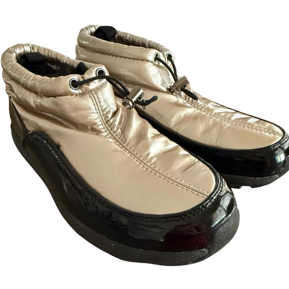 Sporto Low Cut Pull On Snow Booties Gold Metallic Color  No Tie Lace Size 7.5